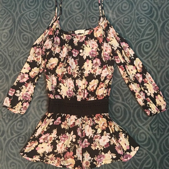 FLORAL COLD SHOULDER ROMPER - Picture 4 of 5